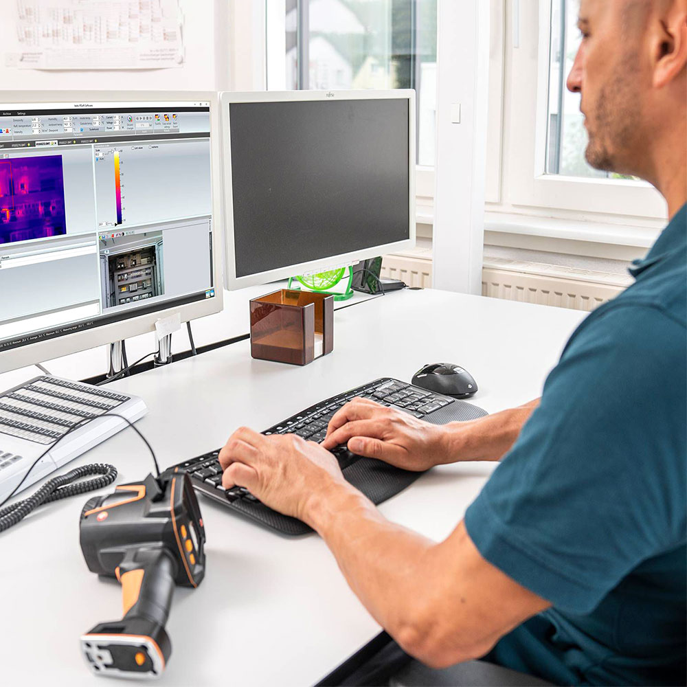 Тепловизор Testo 883 со стандартным объективом 30 на 20
